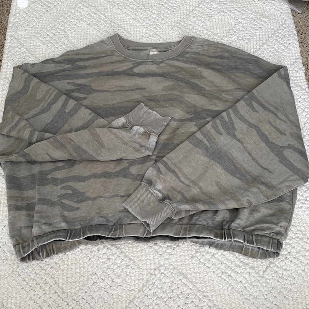 Altard state cropped camo crewneck